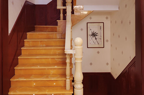 含山中式别墅室内汉白玉石楼梯的定制安装装饰效果